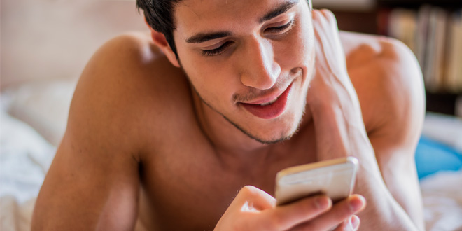 Blog Love & Relationships Phone Sexting  Sexting Do’s & Don’ts (With Examples)