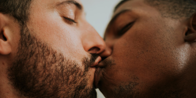 Blog Kissing Sex in the News  No French Word for ‘French Kiss’ – Until Now